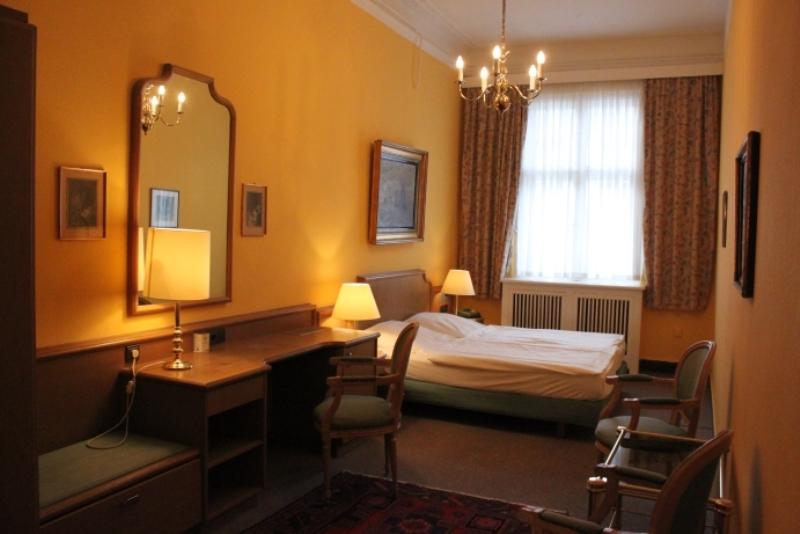 Stadt-Gut-Hotel Bogota Berlín Pokoj fotografie
